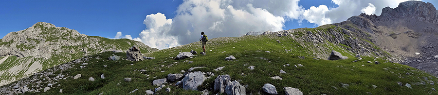Salendo oltre il Passo di Corna Piana